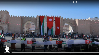 سلسلة بشرية تونسية لدعم فلسطين ورفضًا للتطبيع
