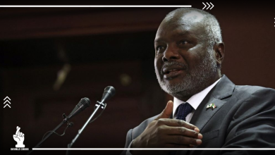 يتباهى بالخيانة.. وزير المالية السوداني: اقتصادنا تحسن بسبب التطبيع مع إسرائيل!
