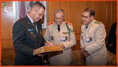 قائد الجيش المغربي يشارك في مؤتمر عسكري في تل أبيب