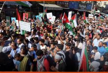 سلسلة بشرية في الأردن احتجاجًا على الطريق البري الداعم للاحتلال